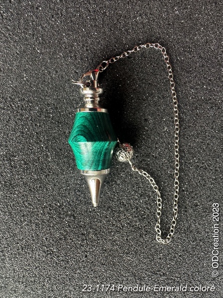 23-1174 Pendule-Emerald coloré.jpg